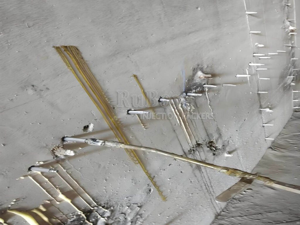 Steel packers for high pressure injection